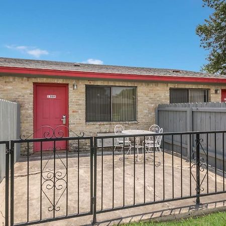 Americas Best Value Inn Lockhart Tx Exteriér fotografie