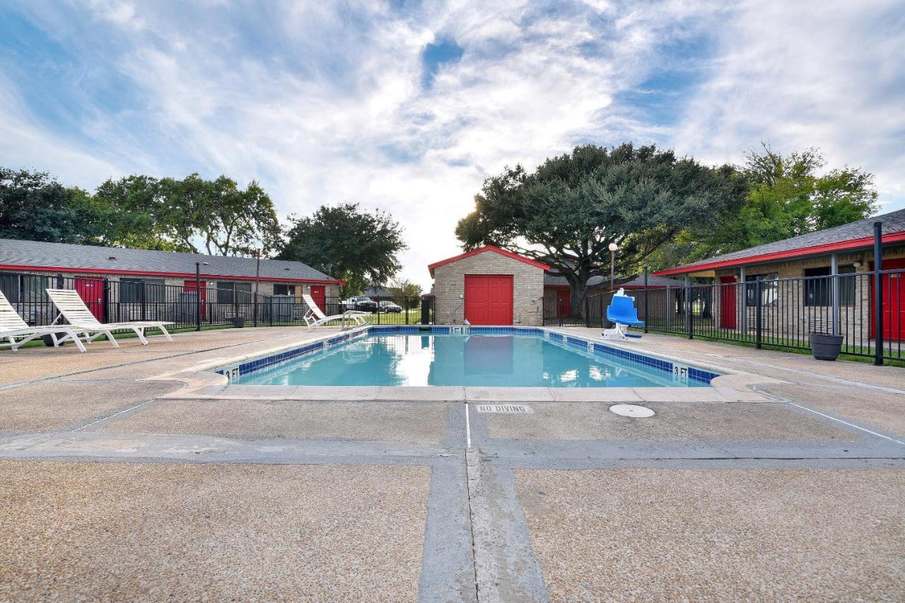 Americas Best Value Inn Lockhart Tx Exteriér fotografie