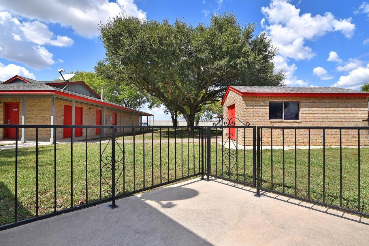 Americas Best Value Inn Lockhart Tx Exteriér fotografie