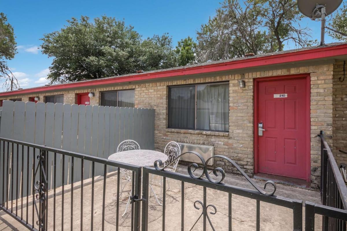 Americas Best Value Inn Lockhart Tx Exteriér fotografie