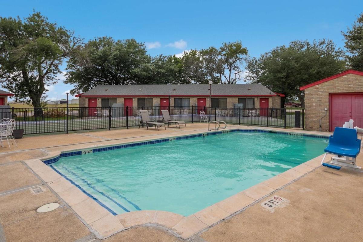 Americas Best Value Inn Lockhart Tx Exteriér fotografie